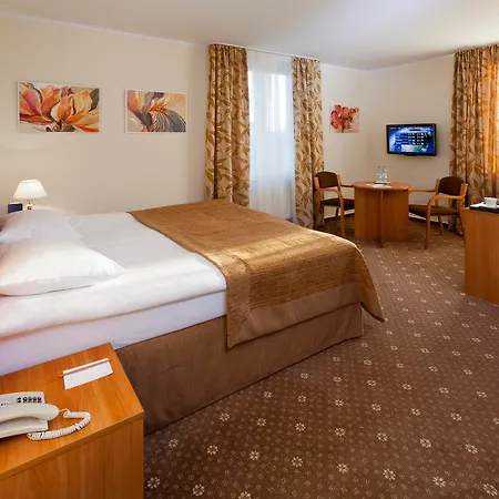 Warminski & Conference