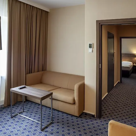 Warminski & Conference 3*