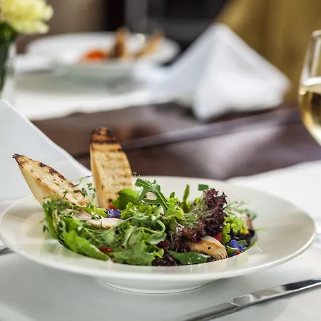 Warminski & Conference 3*